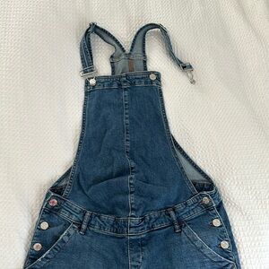 Mint condition Size XS Gap maternity overalls